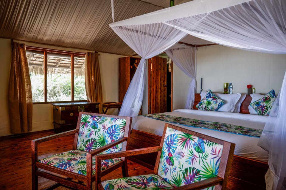 Double Room, 1 King Bed, Sea View | Hypo-allergenic bedding available, down comforters, desk