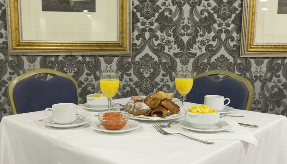 Daily buffet breakfast for a fee