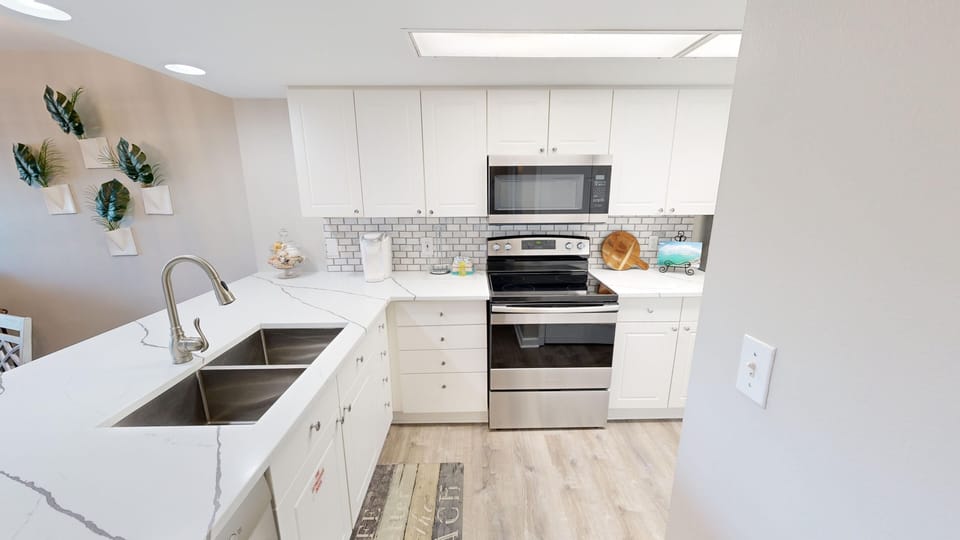 Condo, 2 Bedrooms | Private kitchen | Fridge, microwave, coffee/tea maker, toaster