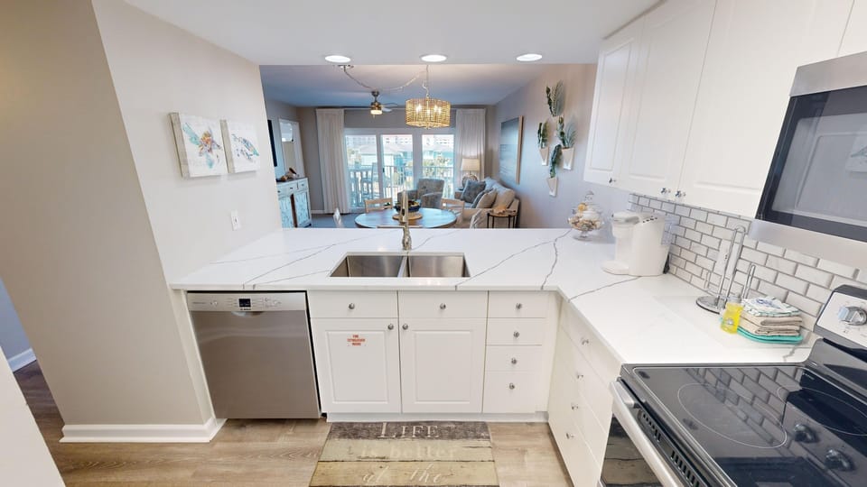 Condo, 2 Bedrooms | Private kitchen | Fridge, microwave, coffee/tea maker, toaster