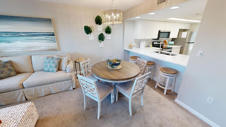 Condo, 2 Bedrooms | Interior