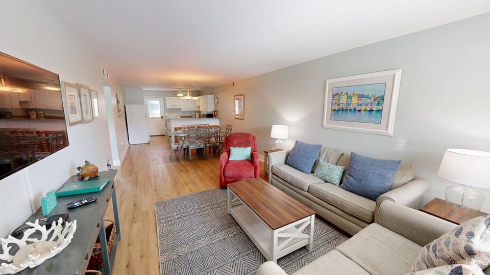 Condo, 2 Bedrooms | Living area