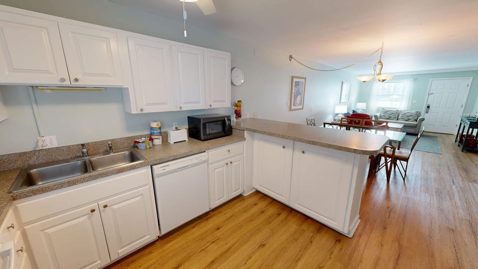 Condo, 2 Bedrooms | Interior