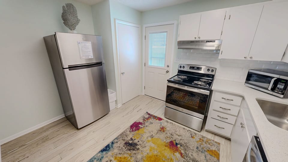 Condo, 1 Bedroom | Private kitchen | Fridge, microwave, oven, dishwasher