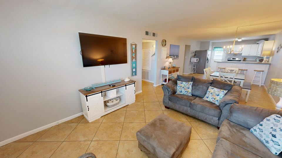 Condo, 3 Bedrooms | Living area