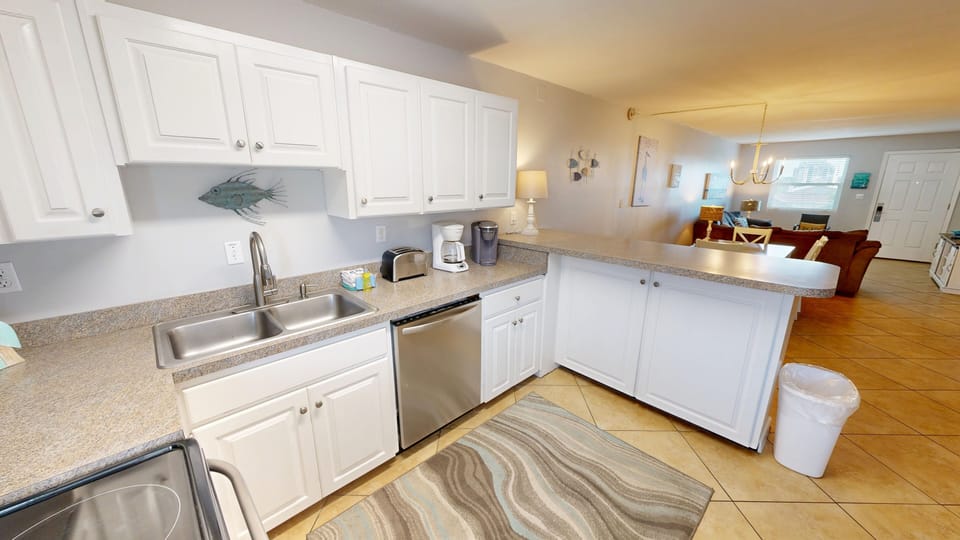 Condo, 3 Bedrooms | Interior