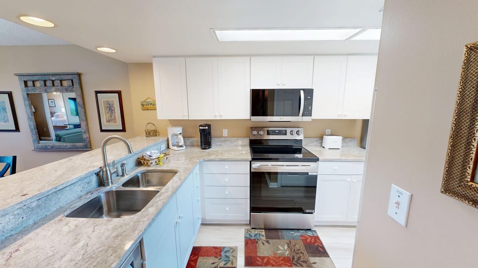Condo, 2 Bedrooms | Private kitchen | Fridge, microwave, coffee/tea maker, toaster