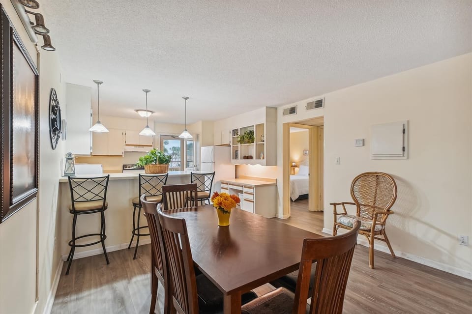 Condo, 1 Bedroom | Dining