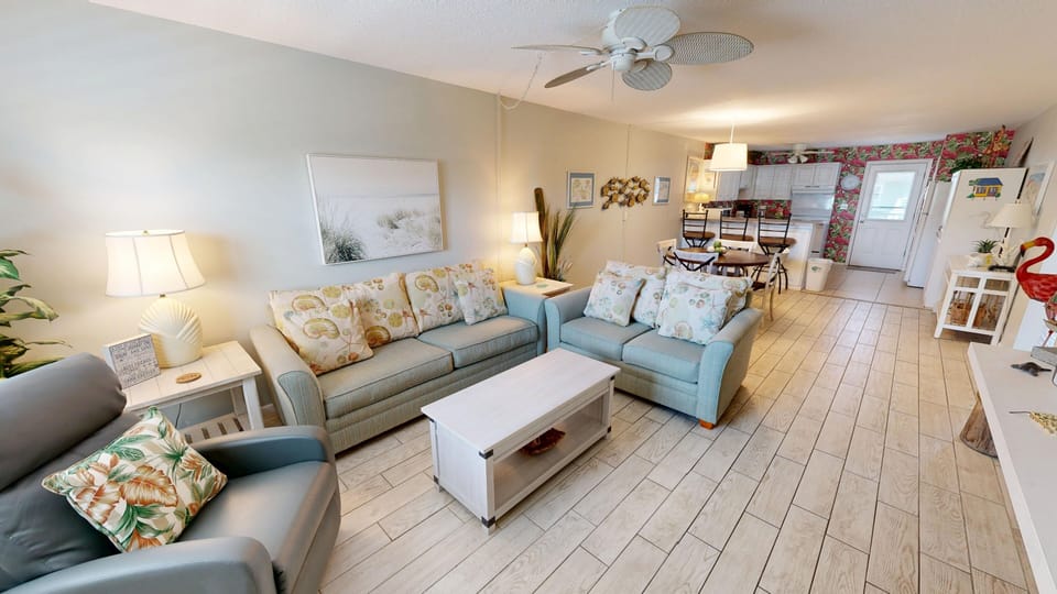 Condo, 2 Bedrooms | Living area