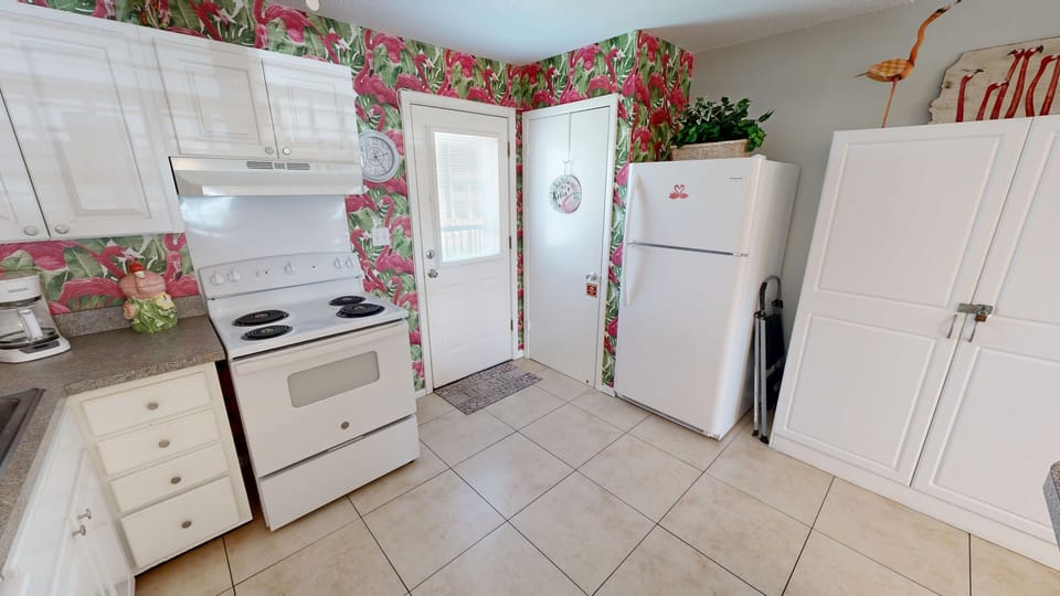 Condo, 2 Bedrooms | Private kitchen | Fridge, oven, coffee/tea maker, toaster
