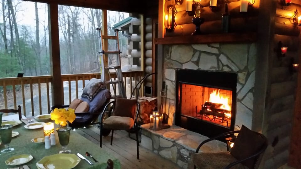 Screened Back Porch w Roaring Fire