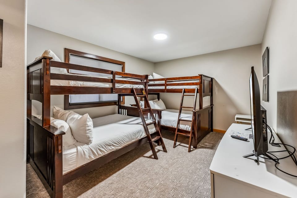 Bedroom 3: 2 sets of twin-over-full bunk beds, TV, en-suite bathroom, lower floor 

