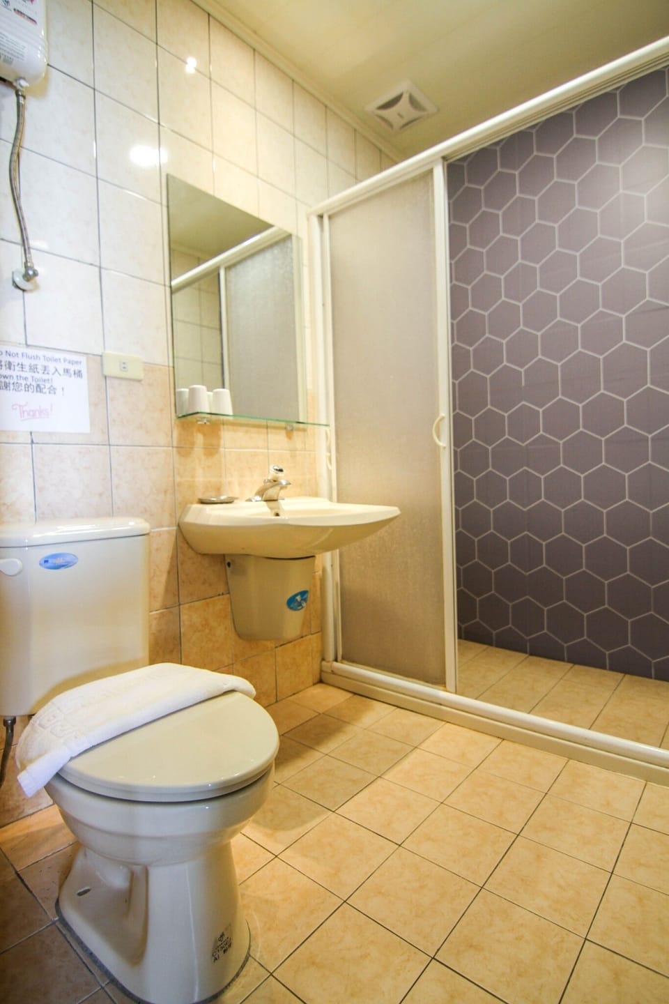 Double Room, Lake View | Bathroom | Shower, free toiletries, hair dryer, slippers