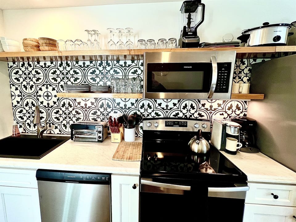 Full service kitchen serves 6 and seats four comfortably.