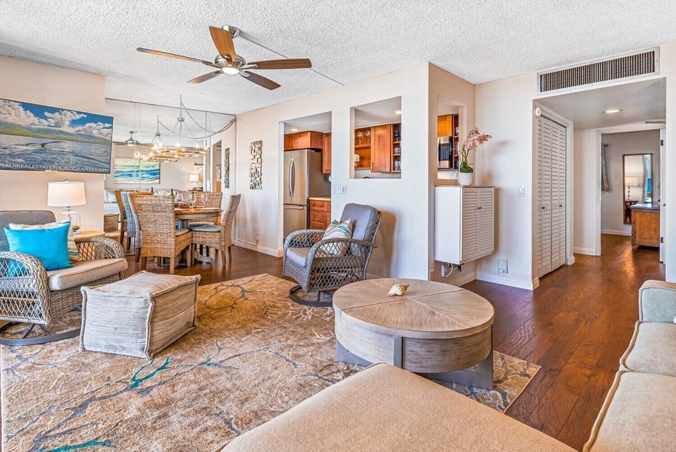 Cozy and bright open floorplan