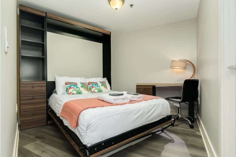 Bedroom 3/Den - no door