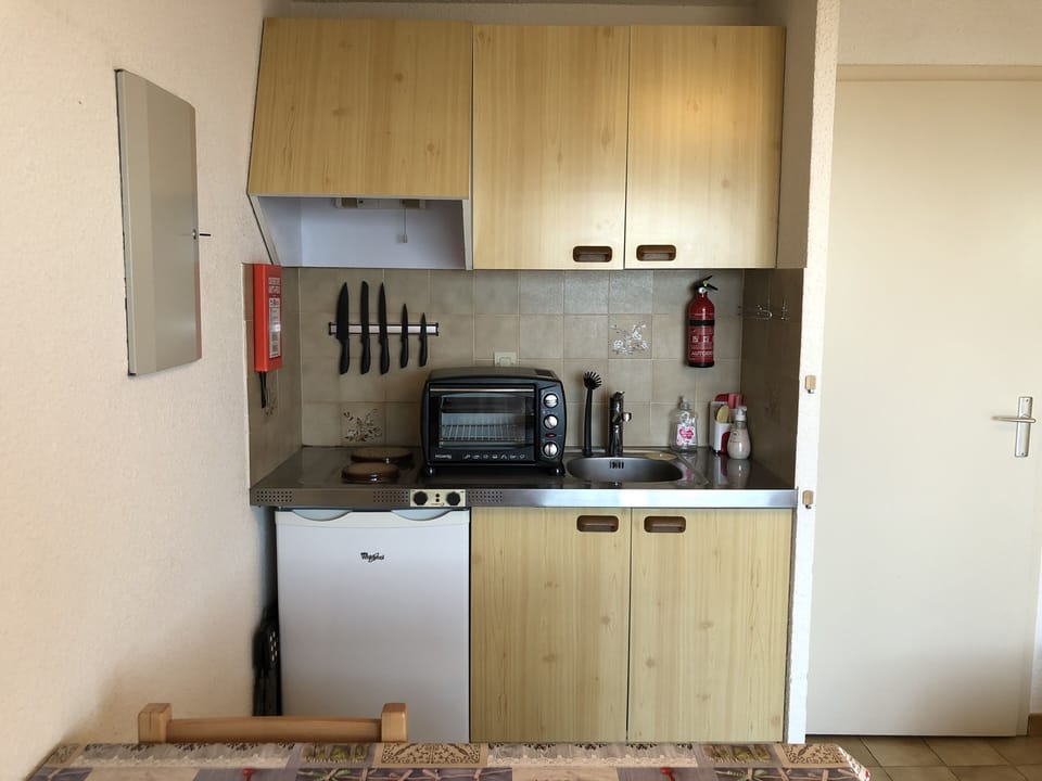 Kitchenette showing the Mini oven. 