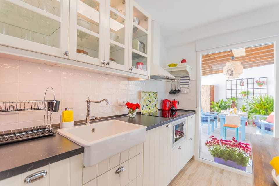 Enjoy the kitchen of this rural house in Cártama Station
