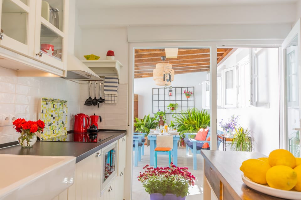 Enjoy the kitchen of this rural house in Cártama Station