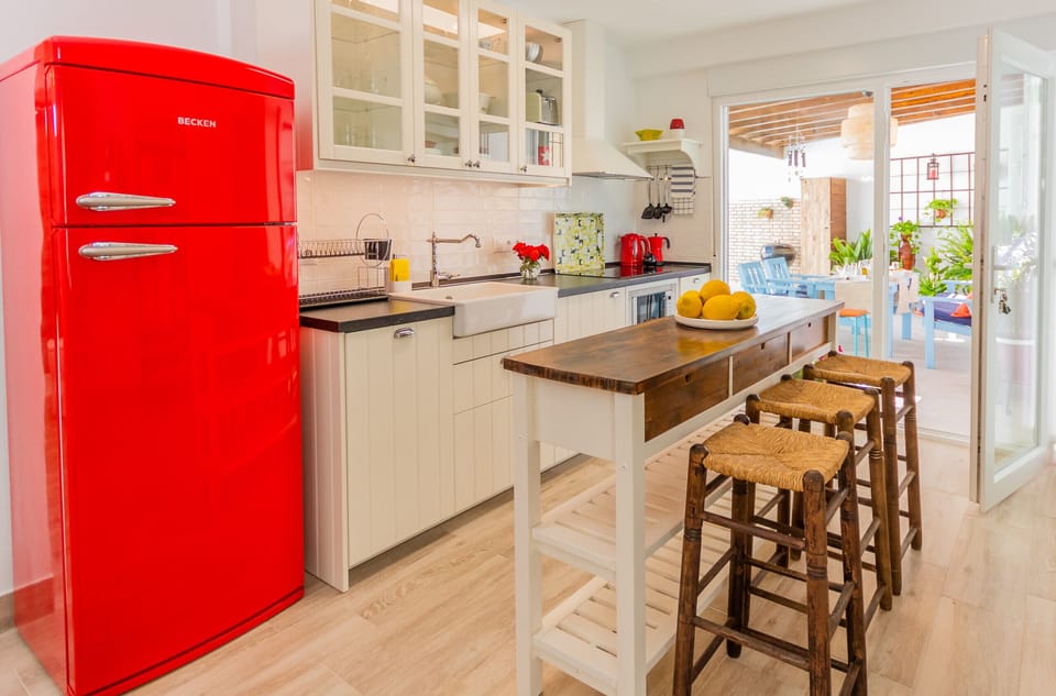 Enjoy the kitchen of this rural house in Cártama Station