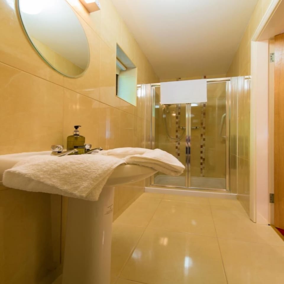 Shower, towels