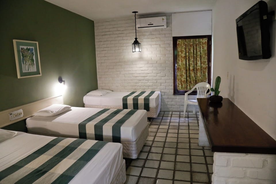 Standard Room | Minibar, desk, bed sheets