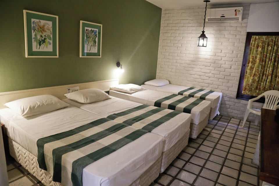 Standard Room | Minibar, desk, bed sheets