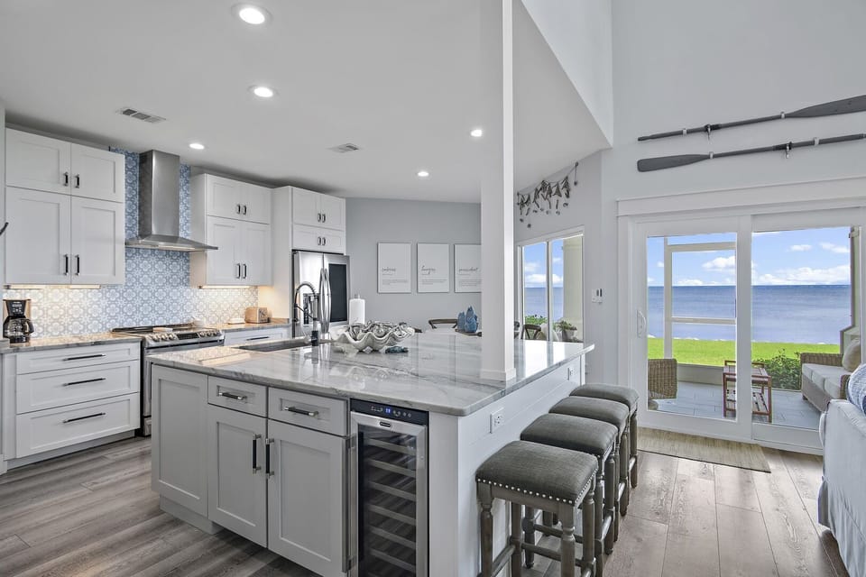 Kitchen with eat- in bar seating