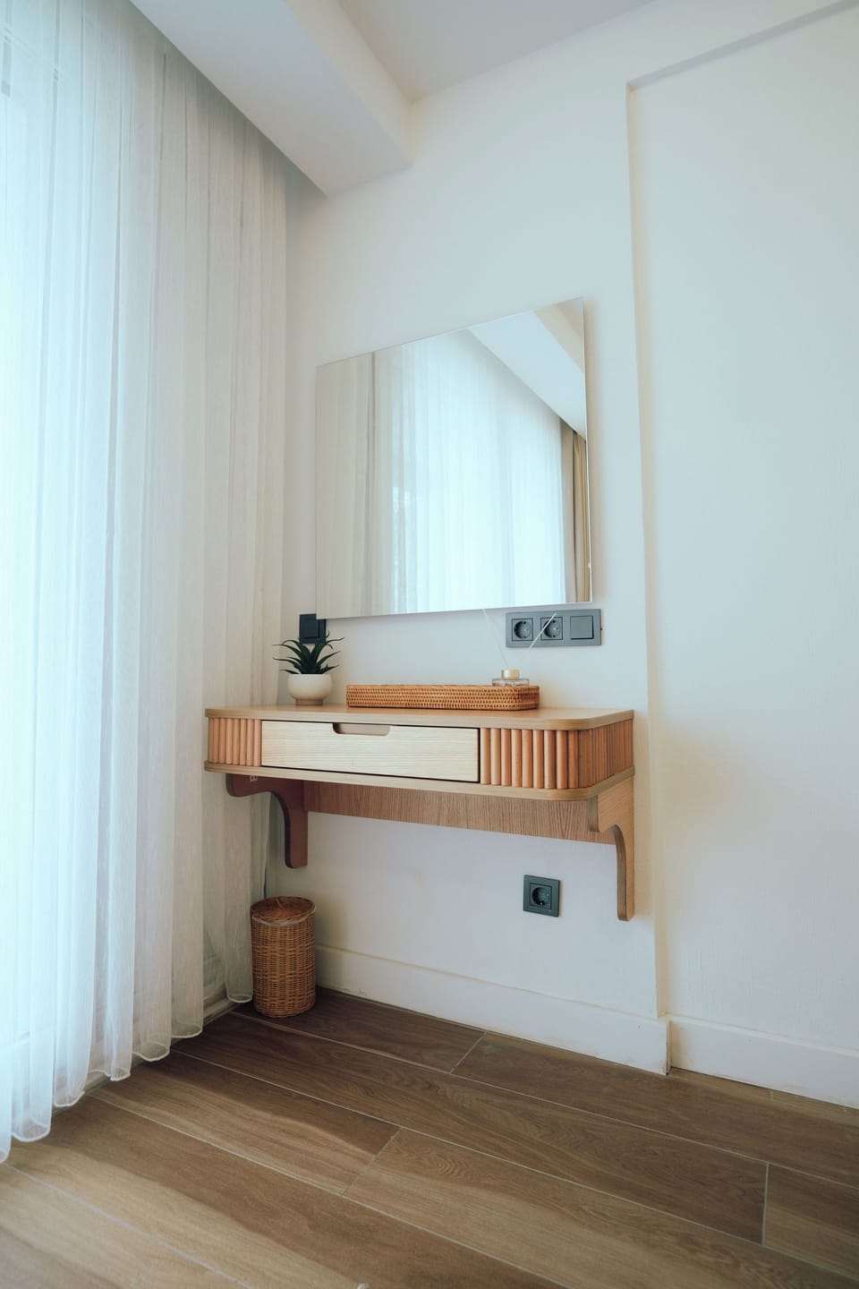 Egyptian cotton sheets, premium bedding, down comforters, minibar