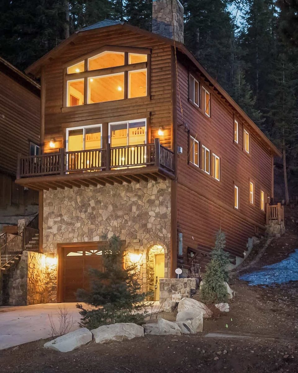 View of the property and driveway.