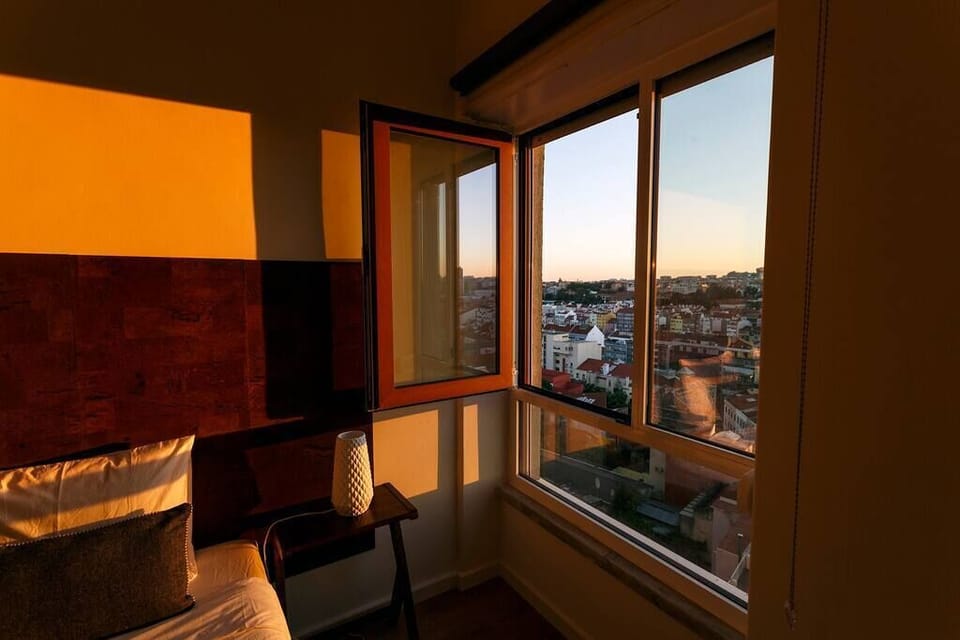 "The house is very clean and beautiful. And there is a wonderful view to see the Lisbon. The bed is very comfortable." - Xixi, UK