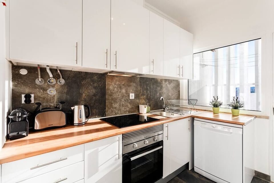 "Clean 2 bedroom apartment with air conditioning. Loved the views especially the sunsets. Communication is simple and always answered our questions." - Pamela, USA