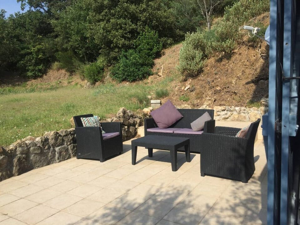 The garden and side terrace