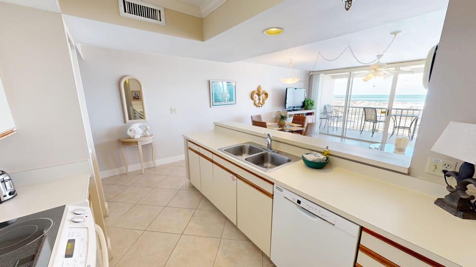 Condo, 1 Bedroom | Private kitchen | Fridge, microwave, oven, dishwasher