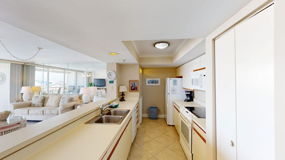 Condo, 1 Bedroom | Private kitchen | Fridge, microwave, oven, dishwasher
