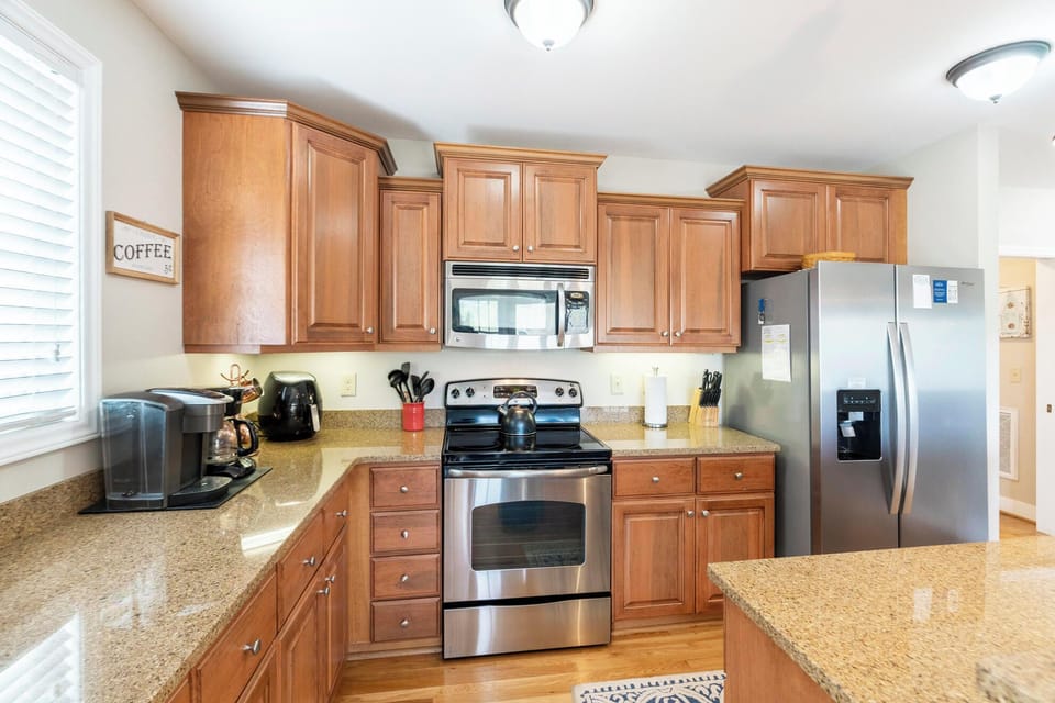 Kitchen---Granite Counter-tops, Stainless Steel