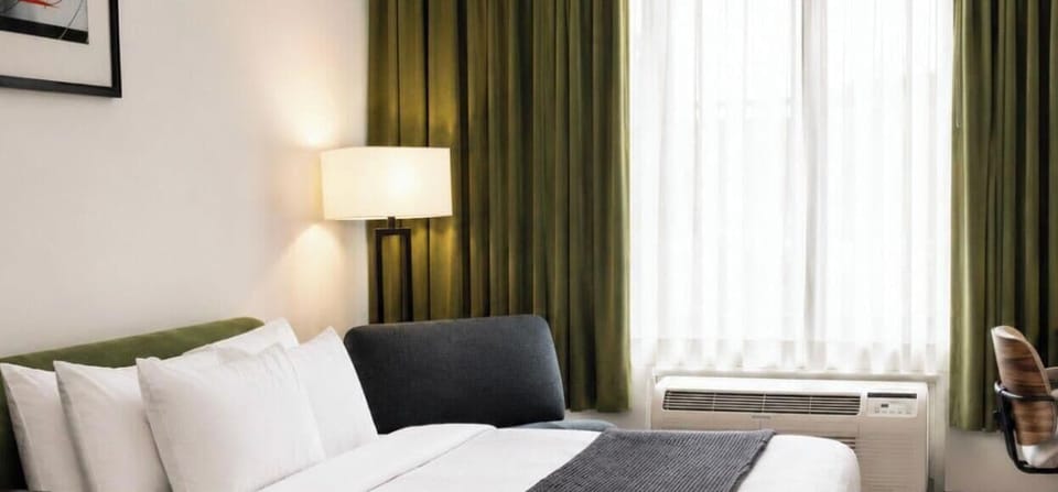 Standard King | Desk, blackout drapes, iron/ironing board, free WiFi
