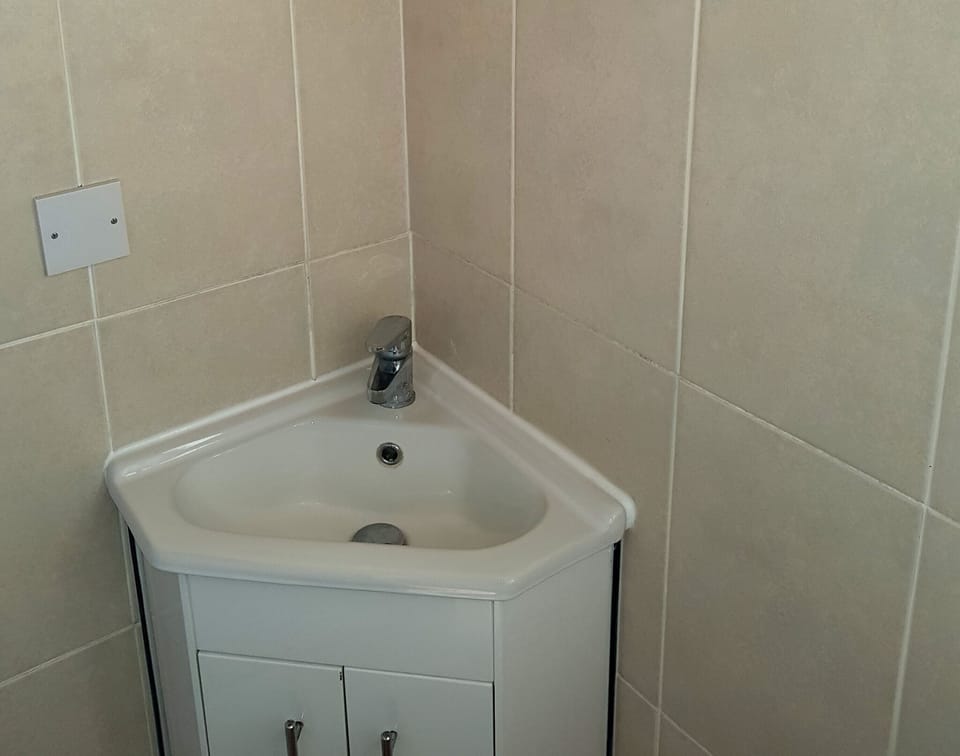 Apartment | Bathroom | Shower, toilet paper