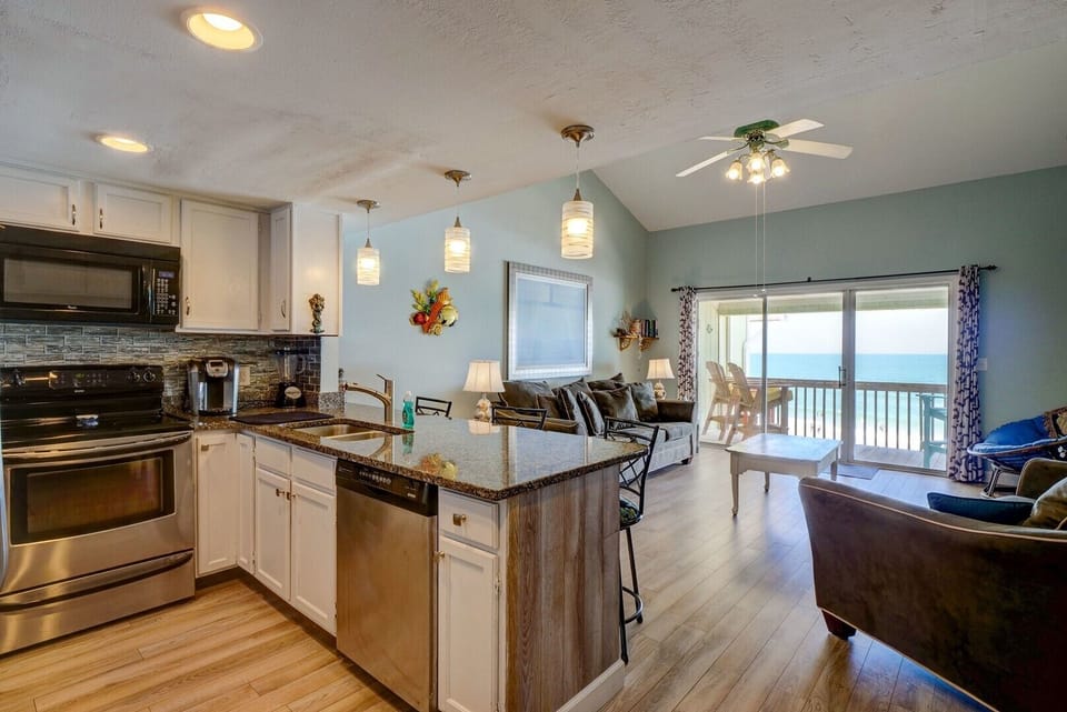 Kitchen/Living Area