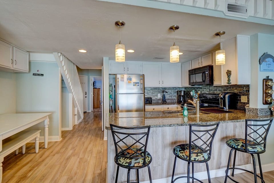 Kitchen/Dining Area