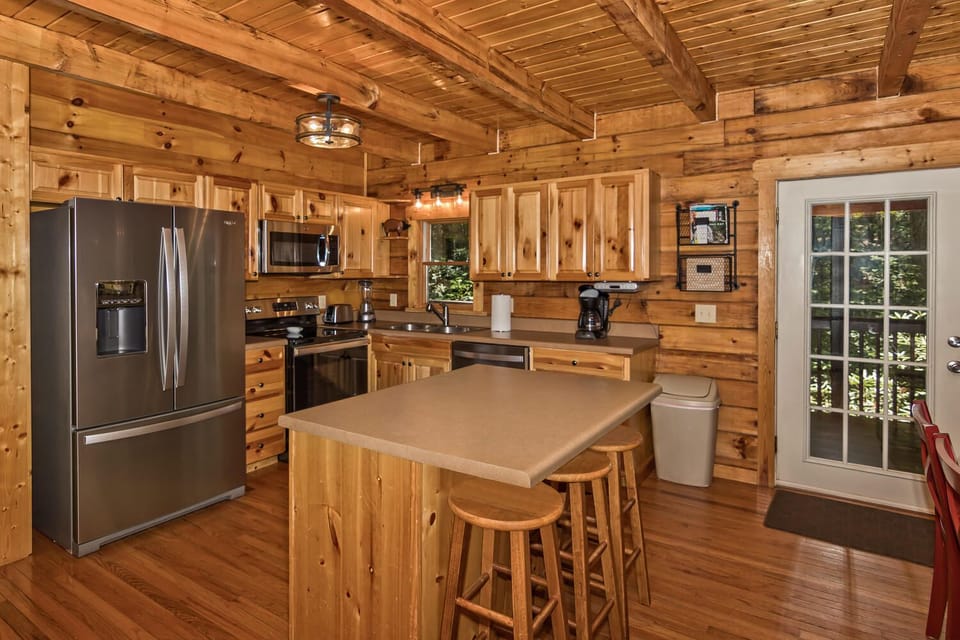 Spacious and well equipped kitchen