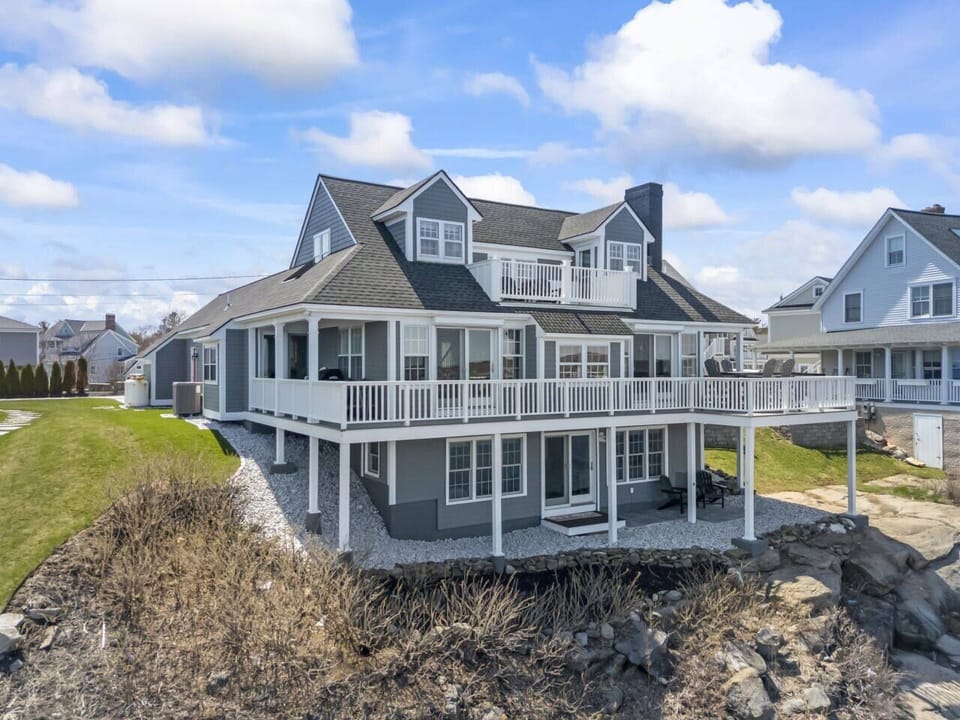 Nubble- Exterior Back