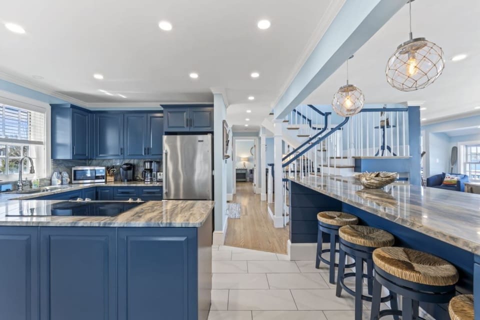 Kitchen & Breakfast Bar