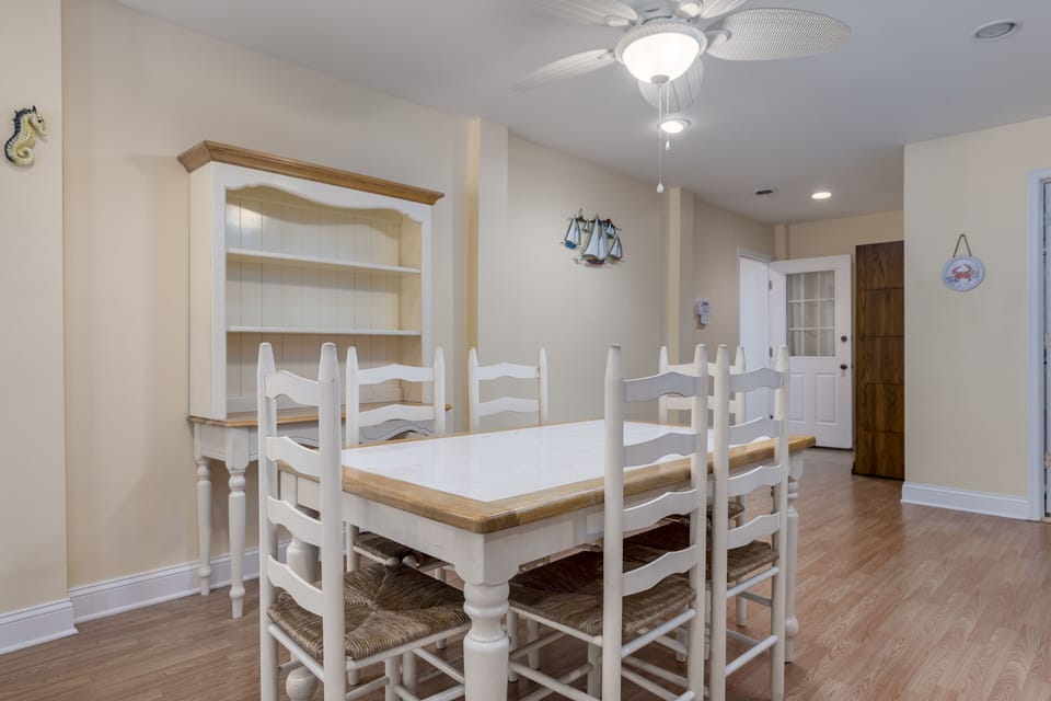 1st floor dining area