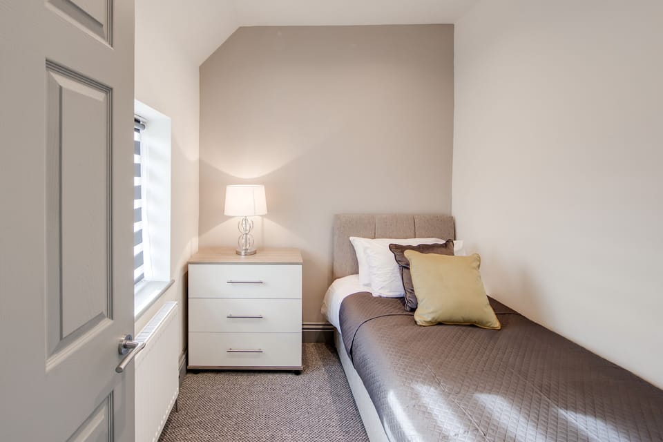 House | 4 bedrooms, iron/ironing board, free WiFi, bed sheets
