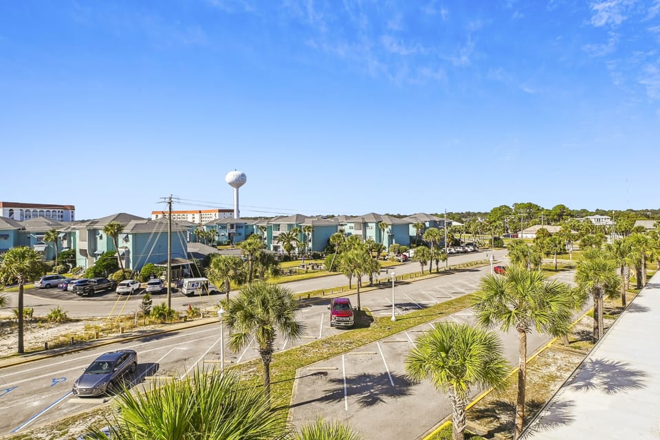 Condo, 2 Bedrooms | Property grounds
