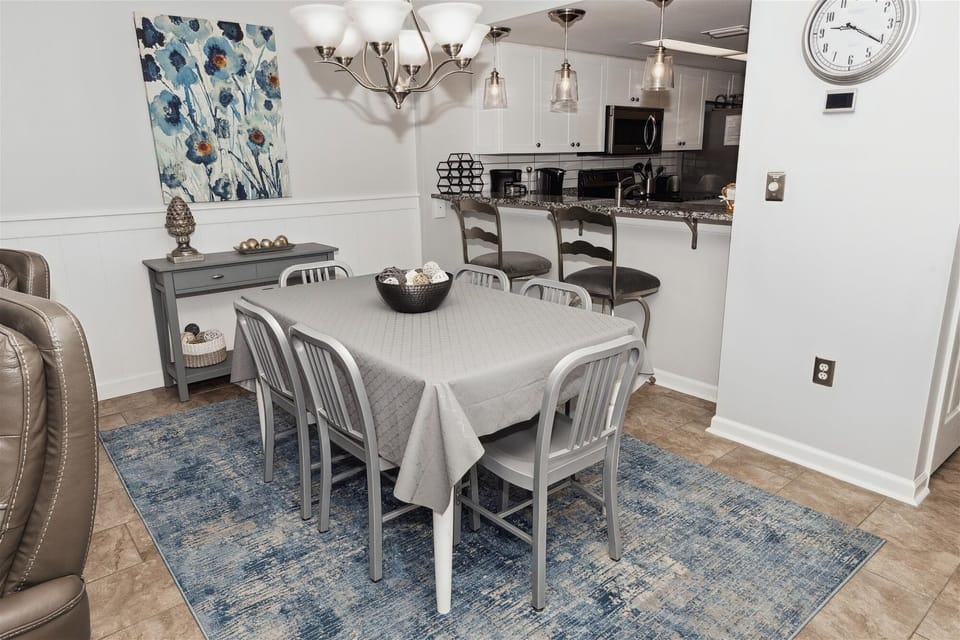 Condo, 2 Bedrooms | Dining