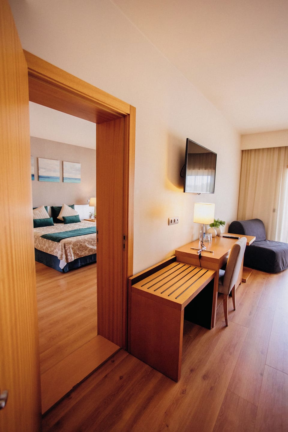 Family Room | Minibar, desk, soundproofing, free WiFi