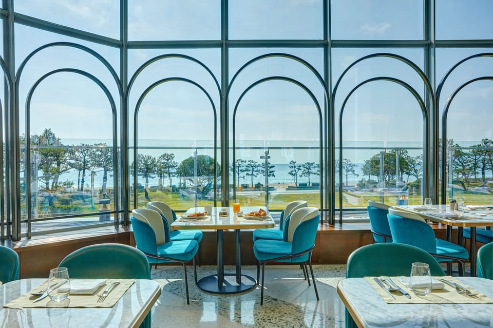 Daily buffet breakfast for a fee