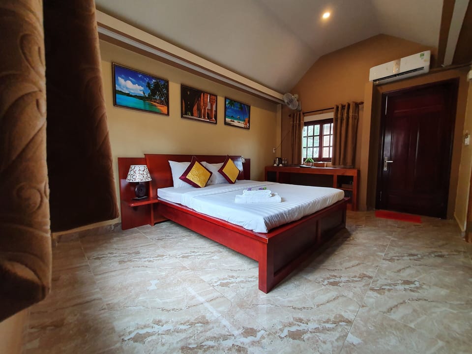 French Bungalow | Minibar, in-room safe, free WiFi